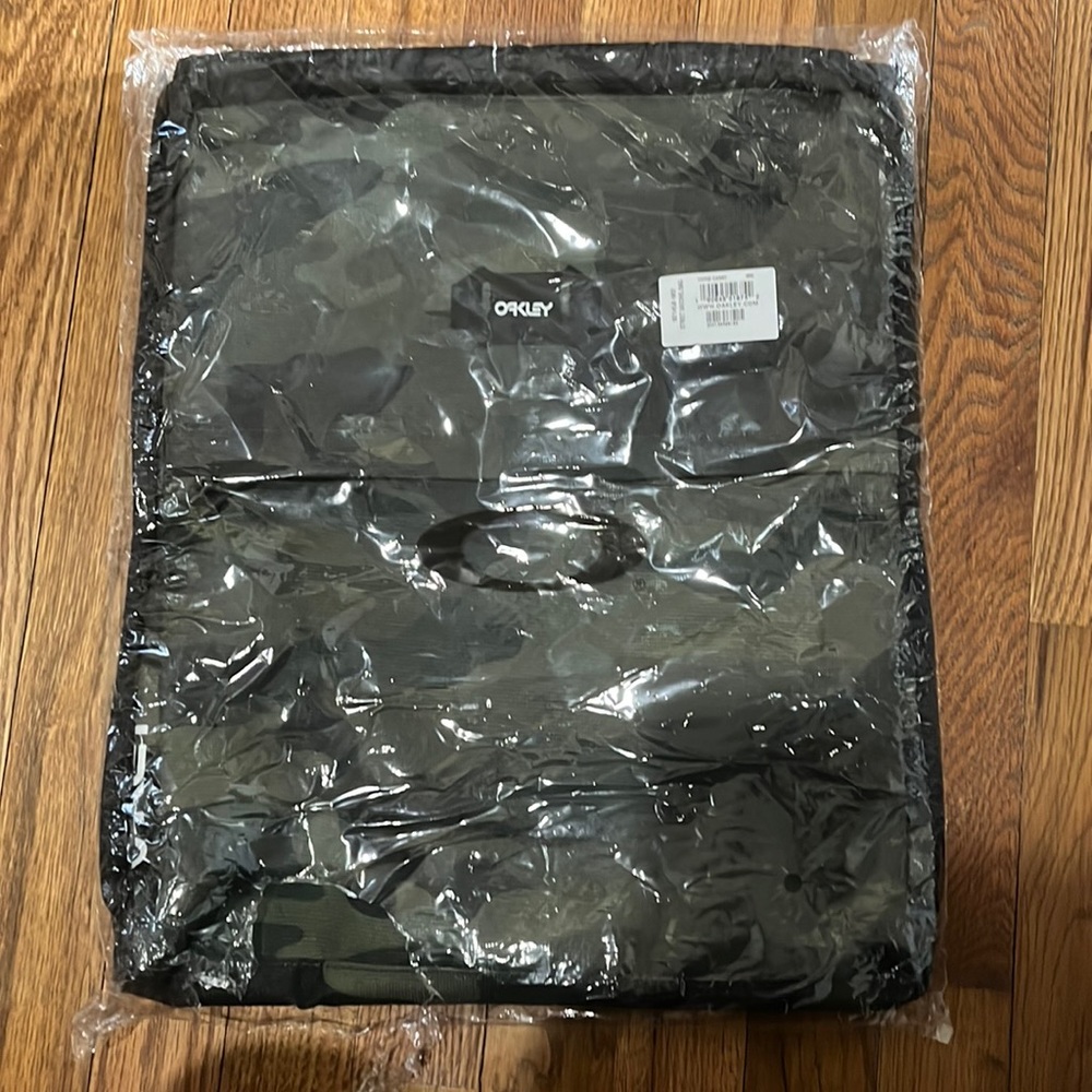 Oakley camo satchel bag